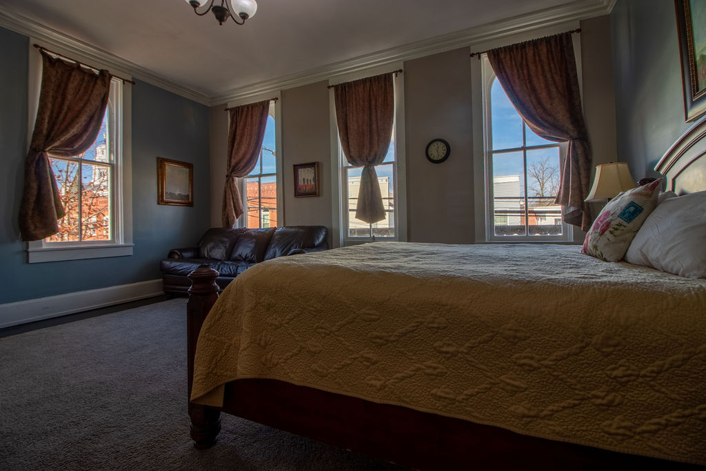 Nauvoo-Hotel-room-201.3-HDR Nauvoo Hotel room with view