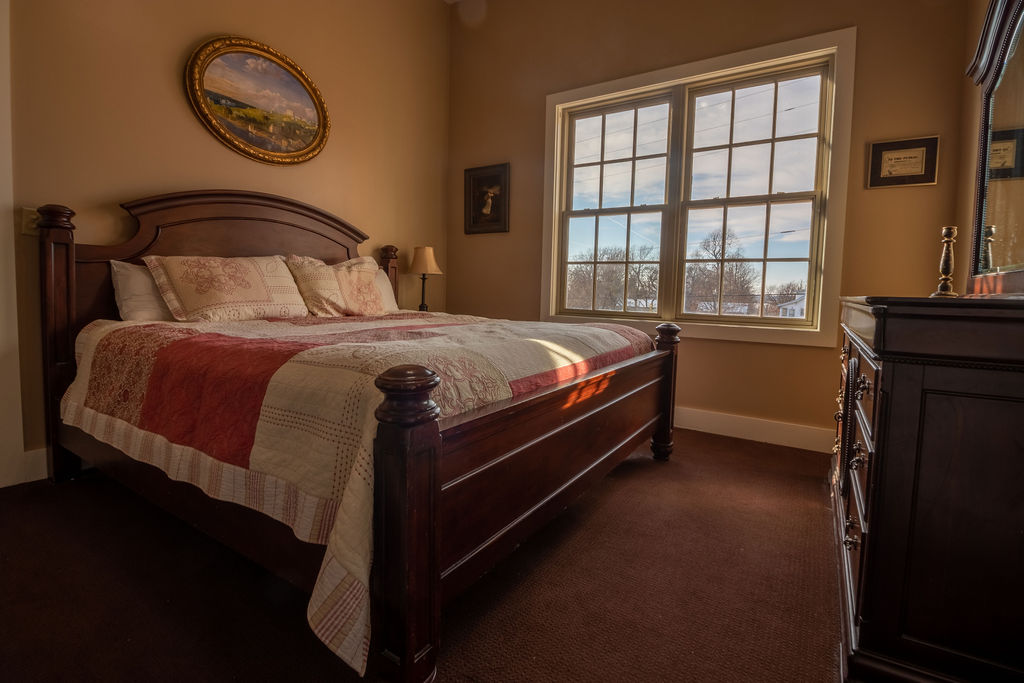 Deluxe-Guest-Suite-207.208-Passthrough-HDR deluxe guest suite pass through Nauvoo Hotel